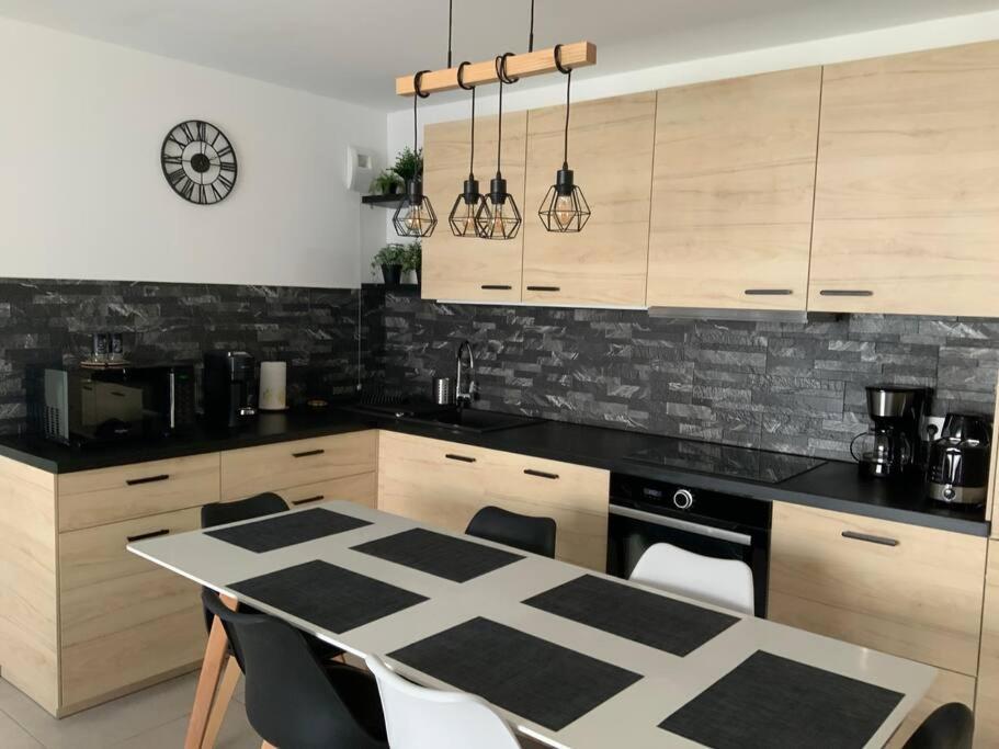Logement Cosy Climatise Avec Parking Aix-en-Provence Exterior foto